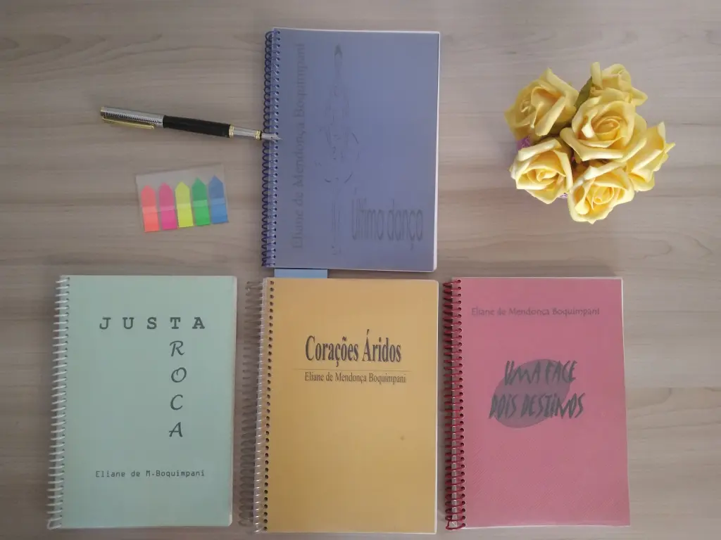 Livros de Romances produção caseira Autora Li Mendi